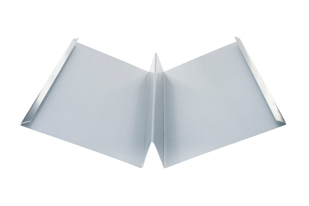 Kehlblech mit Steg aus Zink